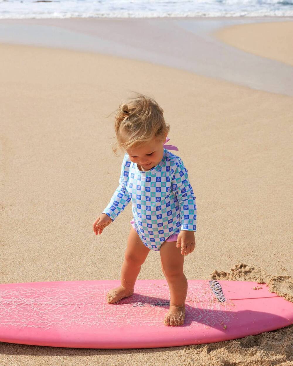 NEW FEATHER 4 ARROW coastal cutie one-piece rashguard in island check white